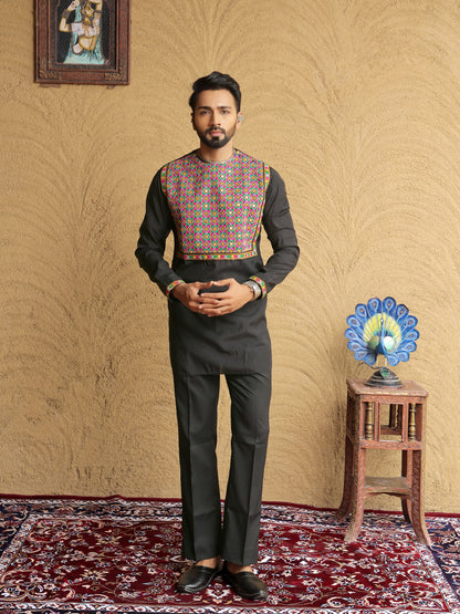 Black Embroidered Geometric Motif Kurta