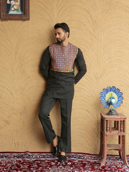 Black Embroidered Geometric Motif Kurta