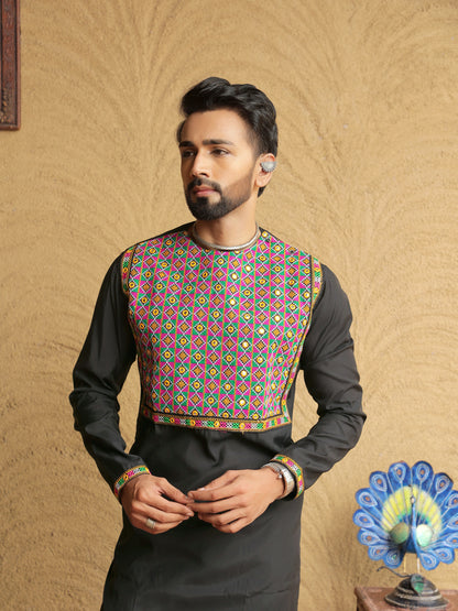 Black Embroidered Geometric Motif Kurta
