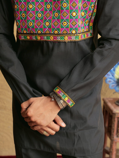 Black Embroidered Geometric Motif Kurta