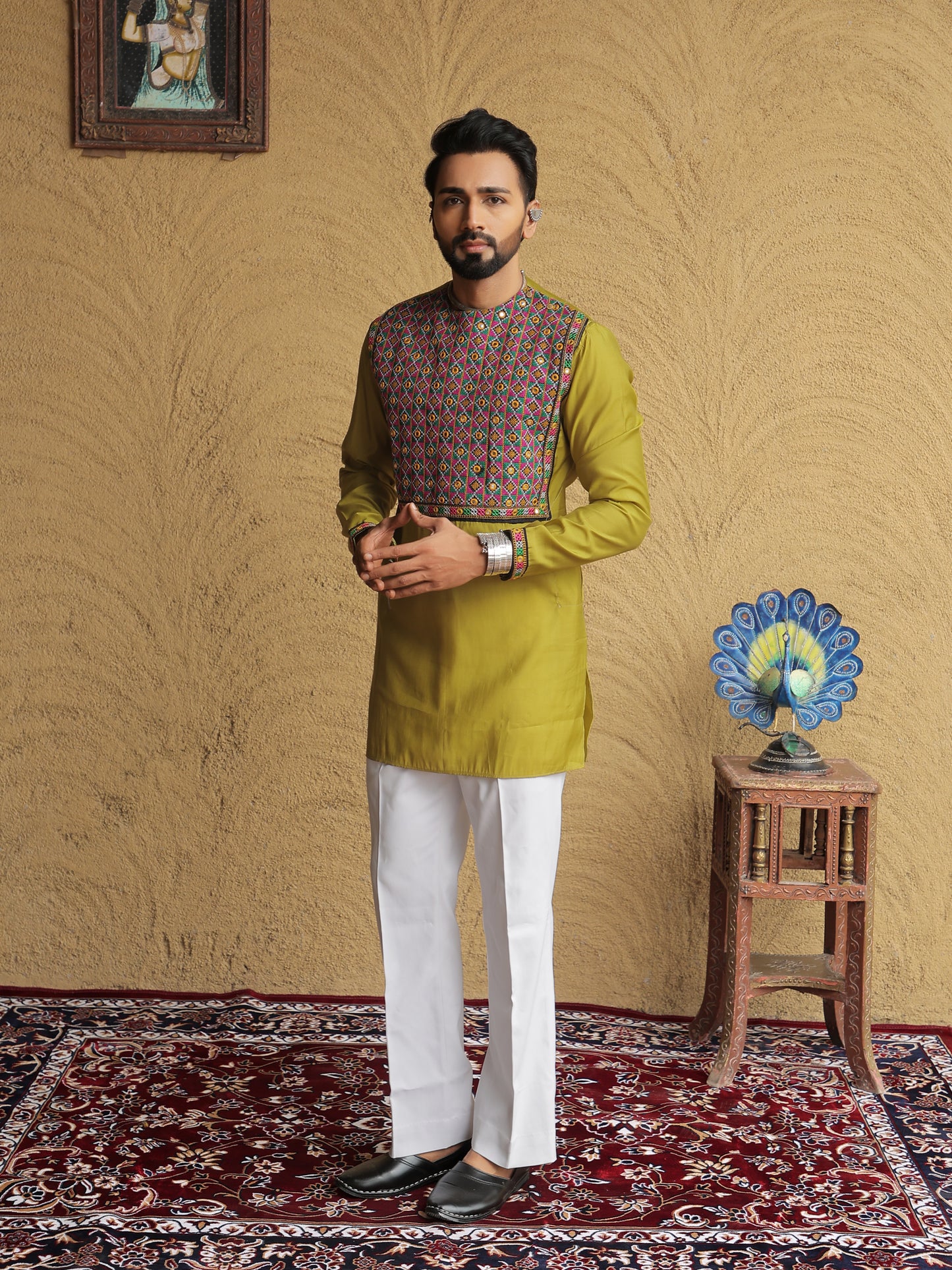 Green Embroidered Geometric Motif Kurta