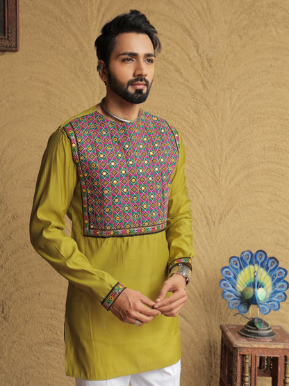 Green Embroidered Geometric Motif Kurta