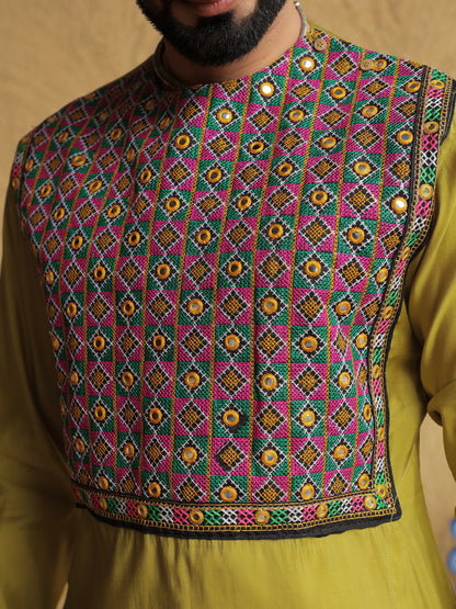 Green Embroidered Geometric Motif Kurta